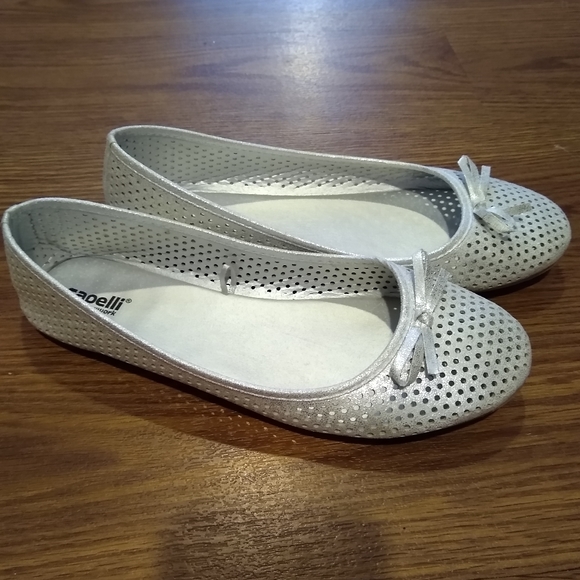 Cute Capelli Silver Patterned Flats - Picture 2 of 4